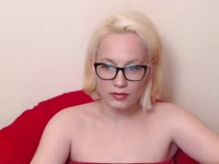 Sexy Red Foxy likes to play and to have hot experiences.