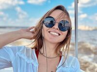 cam girl masturbating with sextoy IconaDidi
