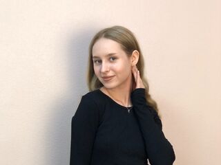 camgirl live sex KeeleyFerran