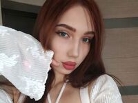 naughty camgirl masturbating with vibrator OdelinaClutter